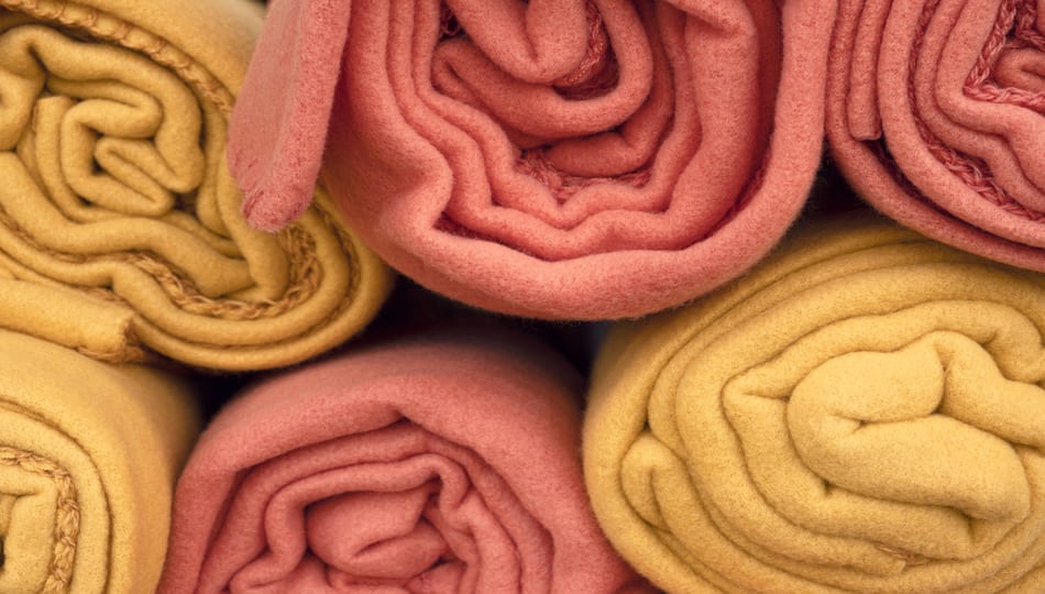 breedtegraad Bouwen Begrafenis Fleece vs. Flannel Fabric: What Is Flannel and What Is Fleece? | news